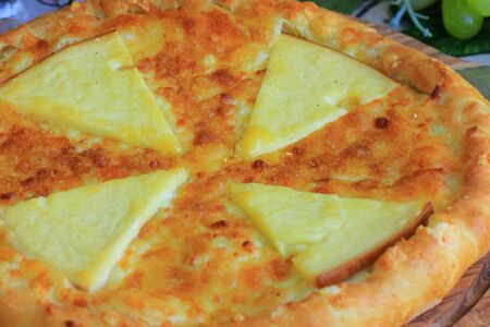 Хачапури с копченым сулугуни