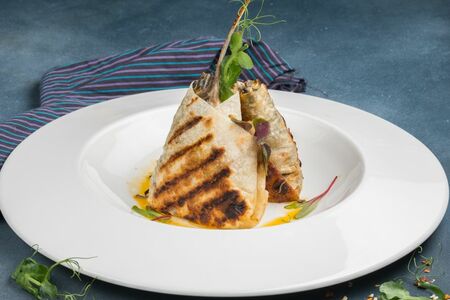 Запеченная в лаваше корейка ягненка