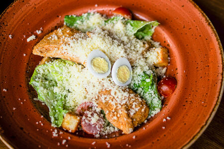 Салат Цезарь с курицей