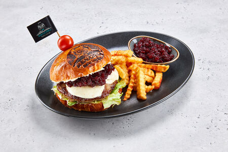 Комбо Брусничный бургер