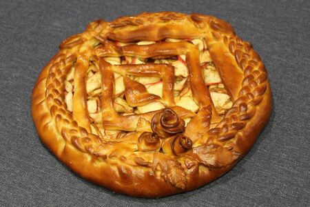 Пирог с яблоком и грушей