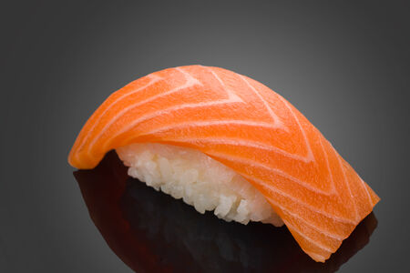 Суши лосось