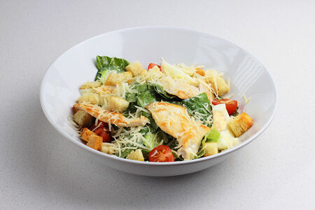 Салат Цезарь с курицей