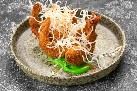 Тигровые креветки в соусе васаби