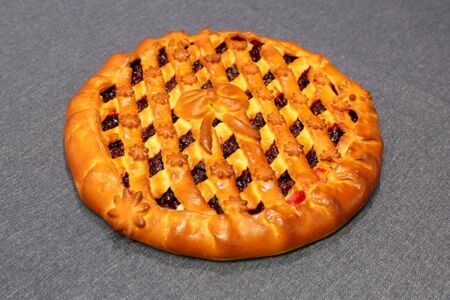 Брусничный пирог