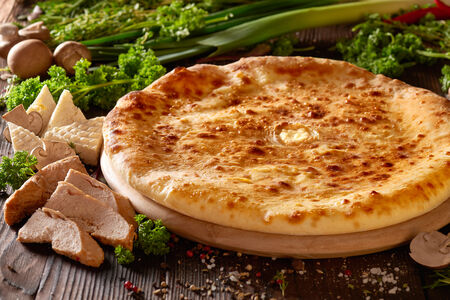 Пирог с осетинским сыром, филе цыплёнка и шампиньонами