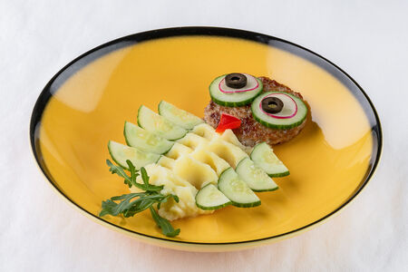 Домашняя котлета с пюре Совенок