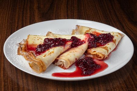 Блины с горячей малиной