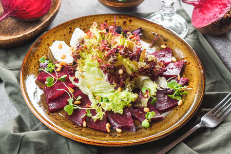 Салат с запеченной свеклой