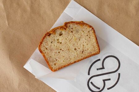 Банановый кекс с арахисовой пастой