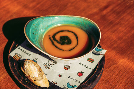 Суп-пюре из тыквы с рикоттой и соусом песто