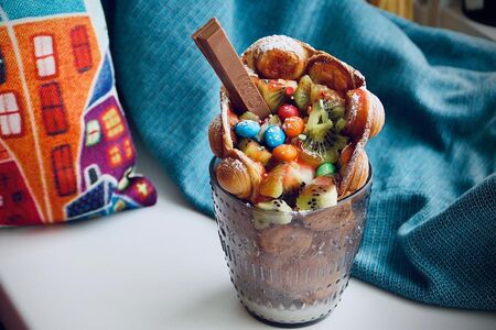 Гонконгская вафля Киви в клубничном пюре