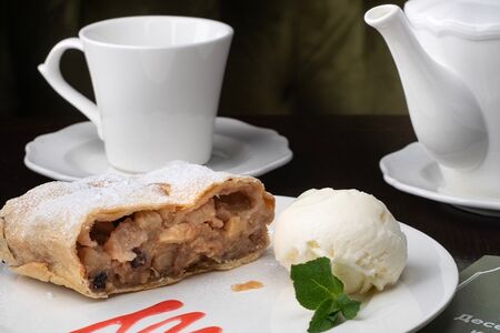 Яблочный штрудель