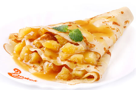 Блин с яблоками и карамелью