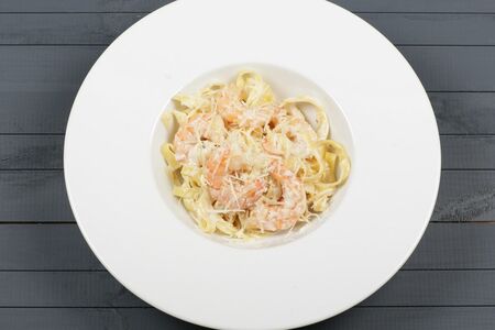 Паста с креветками в сливочном соусе