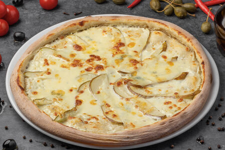 Пицца с голубым сыром и грушей