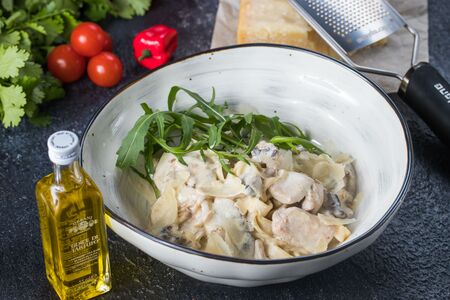 Домашняя тальятелле с цыплёнком и грибами