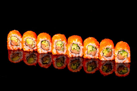 Ролл Калифорния с лососем