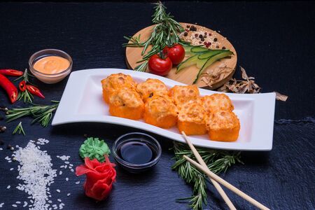 Ролл запеченный Лосось