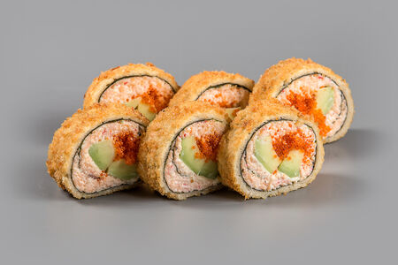 Ролл Темпура с крабом, икрой и авокадо