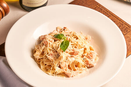 Паста с лососем в сливочном соусе