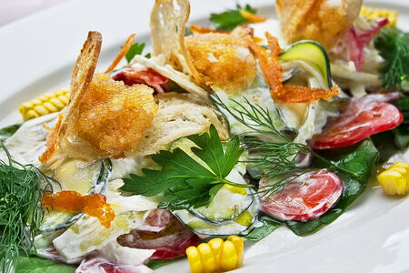 Салат Садовые овощи с икрой щуки