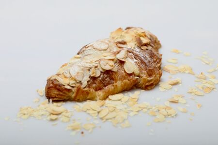 Круассан миндальный