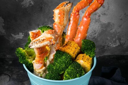 Половина ведра краба