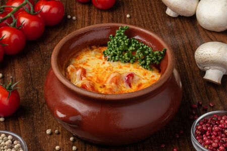 Жаркое из свинины в горшочке