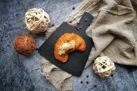 Круассан миндальный