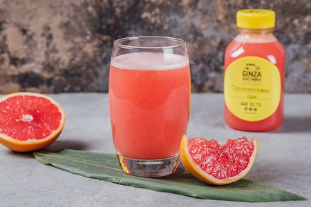 Свежевыжатый сок из грейпфрута