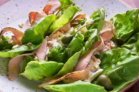 Салат Страчателла с копченой индейкой