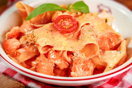 Паппарделле с лососем