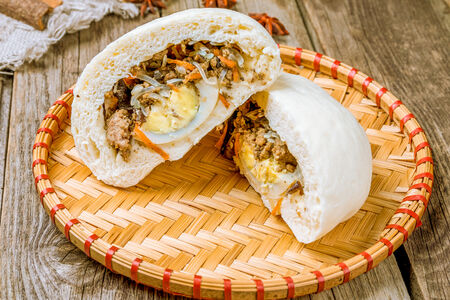 Паровая булочка Бань бао с говядиной