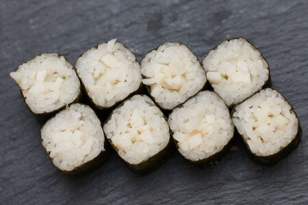 Ролл Острый с кальмаром