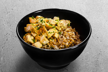 Гречневая каша с томленой куриной грудкой