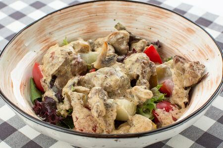 Салат с куриной печенью