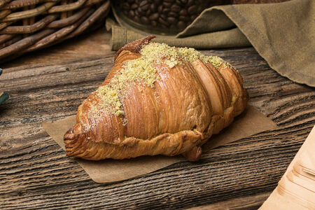 Круассан с фисташковым кремом