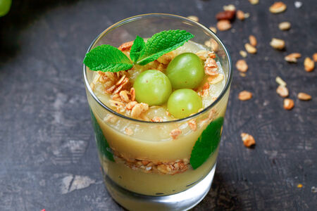 Яблоко печеное пюре с домашней гранолой