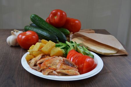 Шаверма куриная на тарелке