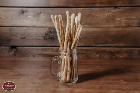 Гриссини с прошутто крудо