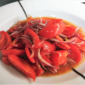 Салат из сладких помидоров