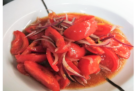 Салат из сладких помидоров