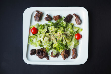 Салат из куриной печени