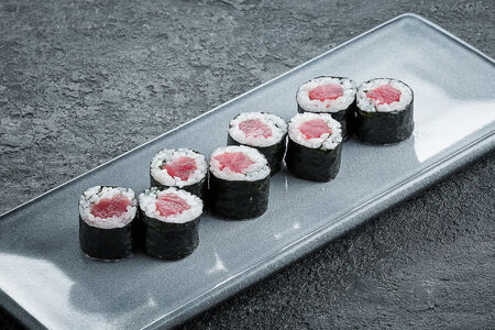 Маки с тунцом