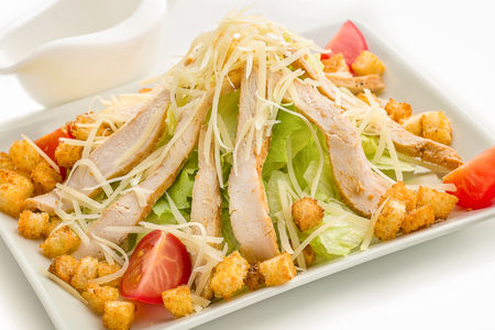 Салат Цезарь с курицей