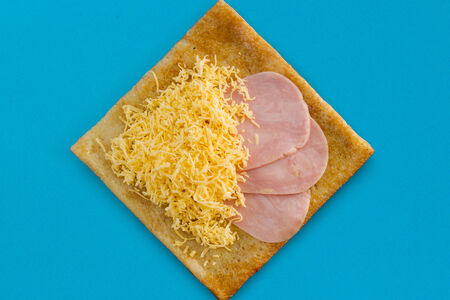 Блин с ветчиной и сыром