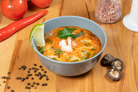 Тайский суп Том Ям с креветками