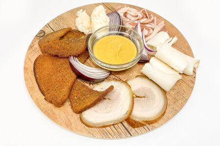 Сало деревенское с горчицей и гренками