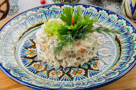 Салат Оливье с курицей